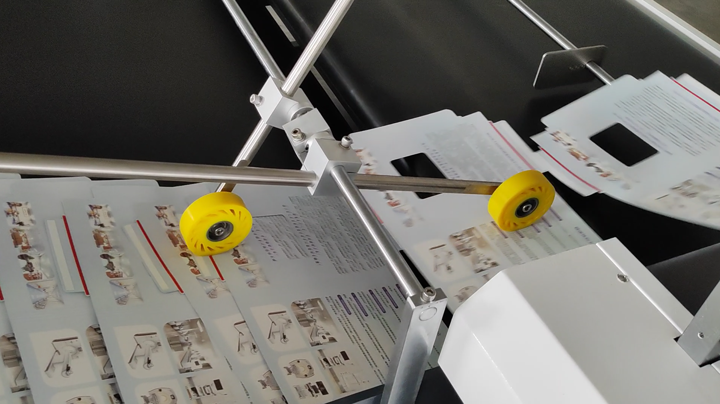 Automatic easy tear tape application for envelope mailers