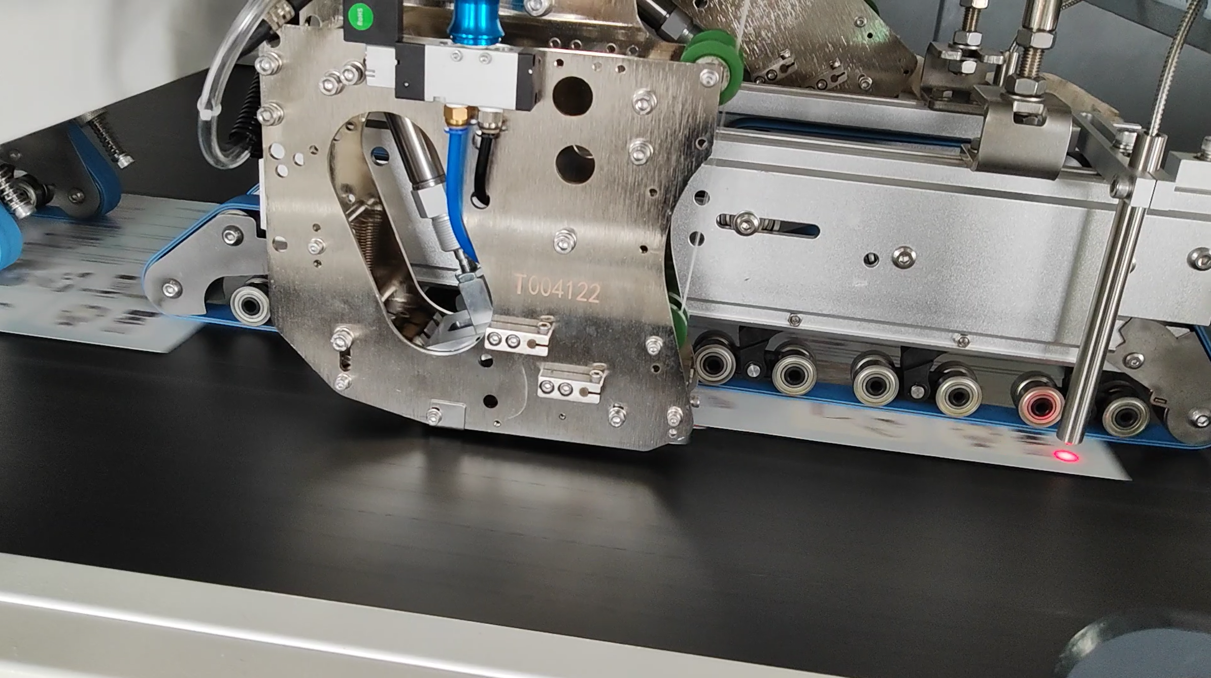 Automatic double-sided tape application on envelope mailers