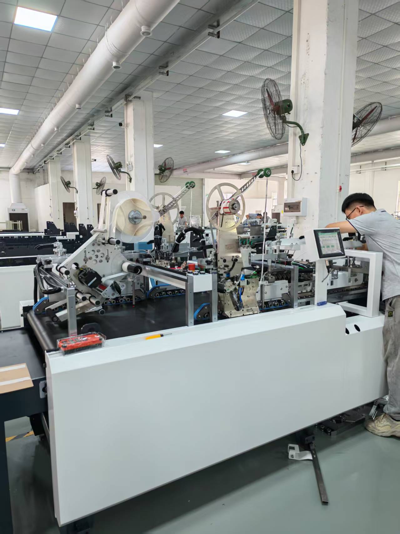 Two double-sided tape heads and one automatic label applicator