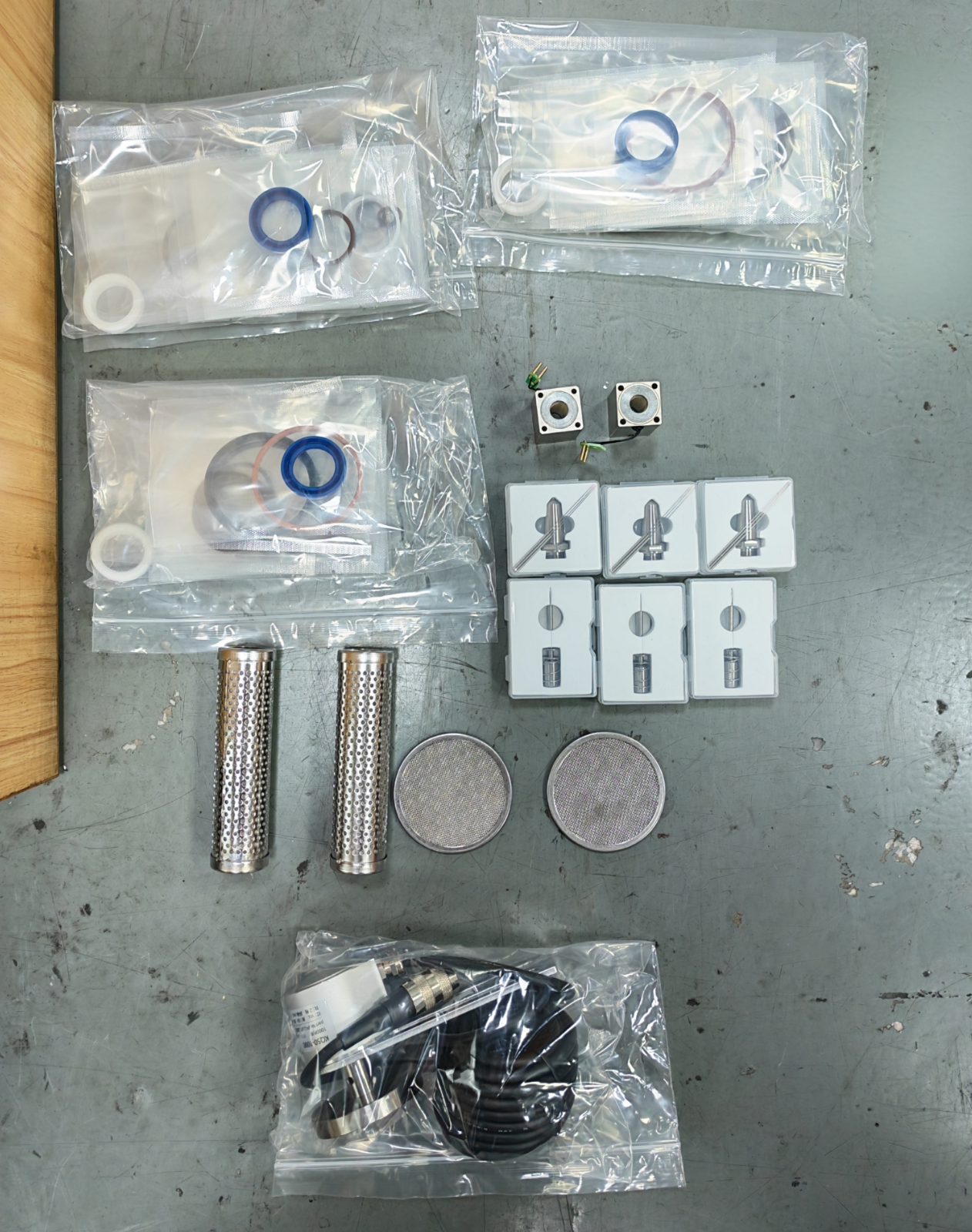 Cold glue system spare parts including nozzles, filters and sealing components